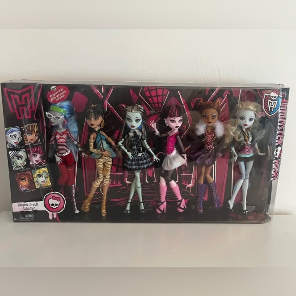 Monster high original ghoul collection 6 doll set.